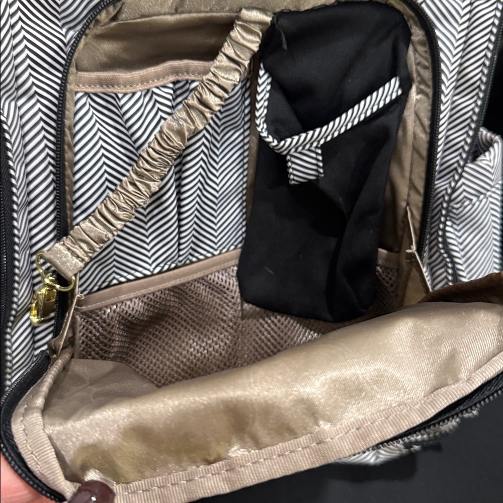JuJuBe Be Right Back backpack diaper bag in Queen of the Nile chevron pattern - Picture 3 of 14